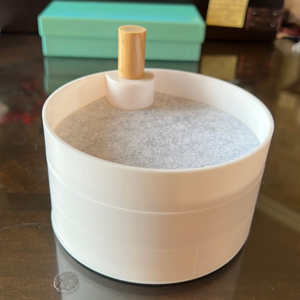 Tiered catch all tray
Circular 5”
